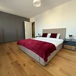 Alpinor Urban Plaza Apartment *